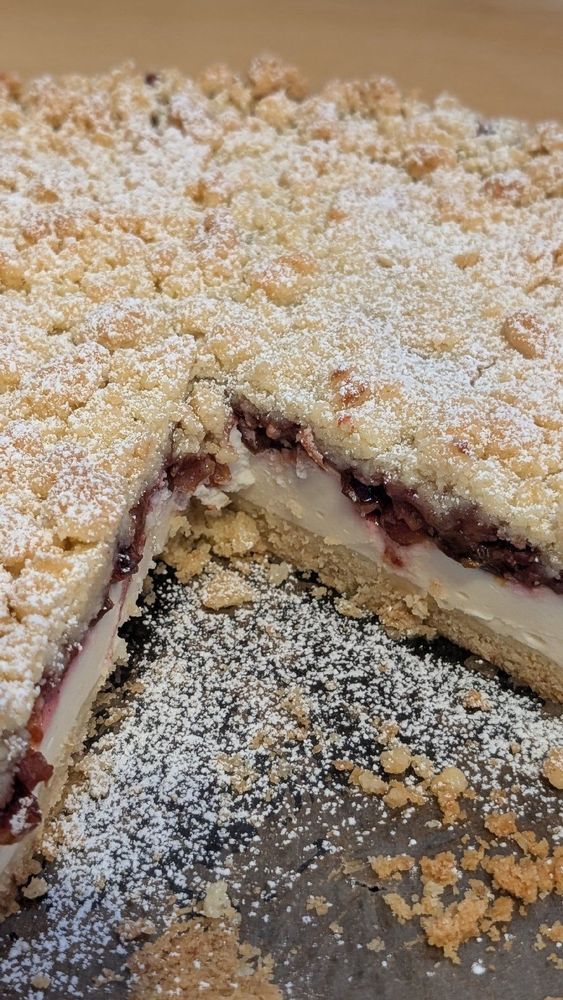 Herbstlicher Käsekuchen mit Pflaumenfüllung