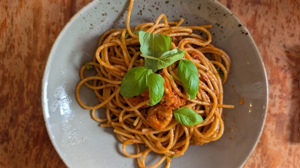 Spaghetti with Shrimp in Spicy Tomato-Garlic Sauce